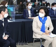 <포토> 대화 나누는 우상호-박영선