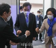 <포토> 인사하는 이낙연-우상호-박영선