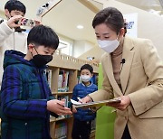 야권은 '강북', 여당은 '경선'..서울시장 후보들의 휴일 잰걸음 [청계천 옆 사진관]