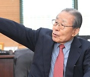 김범수, 김봉진 이끈 50년전 사회환원.. 90세 기업인이 지켜온 '유일한 정신'