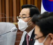 주호영 "문재인 대통령 자화자찬·허장성세 불안해"