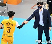 '연패 탈출·4위 도약' 석진욱 감독 "펠리페가 중심 잘 잡아줬다" [MK현장]