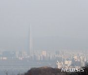 미세먼지 속에 갇힌 서울 도심