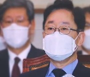 박범계 "검찰이 언론 플레이"..패싱 논란은 '침묵'