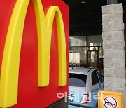 [포토]맥도날드 햄버거와 음료수의 가격이 25일부터 오릅니다