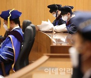 [포토]수상자만 자리한 비대면 졸업식