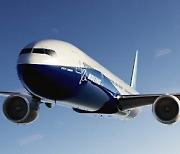 파편 추락 '보잉 777' 운항중단 권고..아시아나·대한항공도