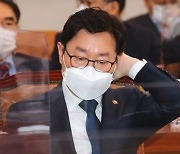 '사의 논란' 신현수, 일단 민정수석직 계속..'유임·교체' 미지수