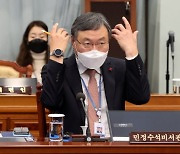 [속보]靑 "신현수 수석, 대통령에게 거취 일임"..사실상 잔류