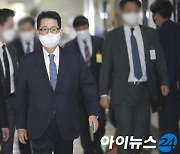 [포토]국회 정보위 출석하는 박지원