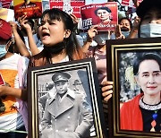 미얀마 유혈사태 악화.. "쿠데타 후 4명 사망·100여명 부상"
