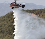 [포토] 산불 진화하는 소방헬기