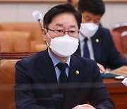 野 "申패싱, 국정농단"..박범계 "檢이 언론플레이"