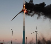 불타는 풍력발전기