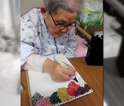 세상 떠나는 순간까지..93세 할머니가 가꾼 '그림 꽃밭'