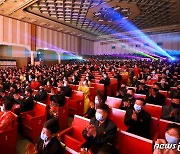 왕재산예술단 '지방 순회공연' 관람하는 북한 인민들