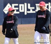 [포토] 김선빈-최형우, 활짝 웃는 호랑이