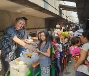 코로나 속 계속되는 인도네시아 빈민가 자선활동