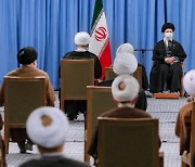 이란 최고지도자 ″우라늄 농축수준 60%까지 상향 가능"