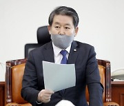 정보위원장 "국정원 불법사찰 20만건·대상자 2만명 이상 추정"