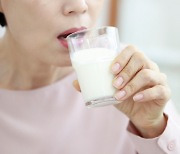 우유 마시면 배 아픈 '유당불내증', 극복법은?