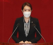 고민정 "'1호 접종' 文 끌어들이지 말라..저라도 먼저 맞겠다"