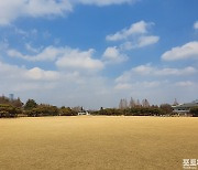 [포토친구] 멋진 구름이 있는 잔디 광장