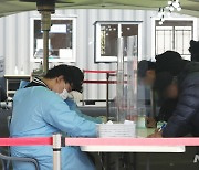 서울 신규확진 126명..병원·직장내 감염 지속