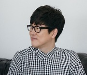 가수 정바비, '불법촬영 의혹' 또 피소..경찰 압수수색