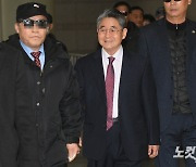 법원, 5·18 북한군 개입 주장 지만원 저서 출판·배포 금지