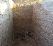 부여 부소산성서 백제 시대 성벽 관련 시설 확인