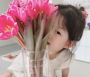 '인교진♥︎' 소이현 둘째딸, 5살에 완성한 꽃미모[★SHOT!]