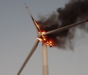 영흥화력발전소 내 풍력발전기서 화재.. 재산 피해 9억