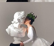 레드벨벳 예리, 조각상과 키스하는 발레리나..'우아美'