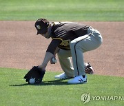 김하성, MLB 샌디에이고 유니폼 입고 첫 공식 훈련(종합)