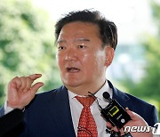 '광복절 광화문집회' 주최 민경욱, 감염병예방법 위반 송치