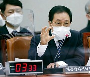 유영민 "신현수 수석, 문서로 사표 제출..수리할 수도 있다"