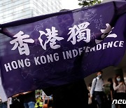 홍콩서 민주주의 지우는 中.."충성맹세 안하면 5년간 출마 금지"