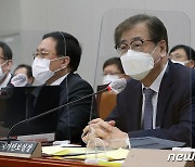 서훈, '수영귀순' 사건에 "경계 허술함으로 軍·안보당국 책임있다"