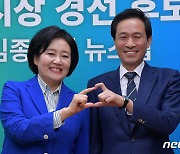 라디오 토론회 참석하는 박영선·우상호
