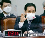 '신현수 사퇴 파동' 일단락 아니었다..유영민 "사표 철회 안 한 상태"