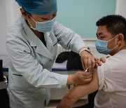 헝가리, EU 최초로 중국산 코로나19 백신 접종 시작