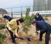 "사계절 꽃피는 섬 만들자" 신안군 전국 첫 식목일 행사