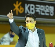[벤치명암] '전 경기 더블더블 박지수' KB스타즈 안덕수 감독 "대단하다는 말 밖에.."
