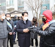 백군기 용인시장, 아파트 경비원 9명 실직 '언남동 아파트단지 찾아 대책 논의'