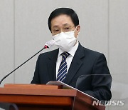 유영민 비서실장 "법무부 인사 보고자 공개할 수 없어"