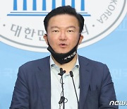 경찰, '광복절 집회' 민경욱 감염병법 위반 검찰 송치
