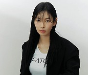 김소연, 밀착 티셔츠+청바지도 멋스럽게..청순 반전 매력