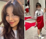 '정조국♥' 김성은, 딸 명품옷 쇼핑.."천상 여자, 예쁜 옷 좋아해"