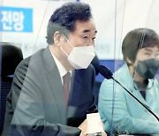 [머니S포토] 제약사 코로나19 백신치료제 토론회, 발언하는 '이낙연'